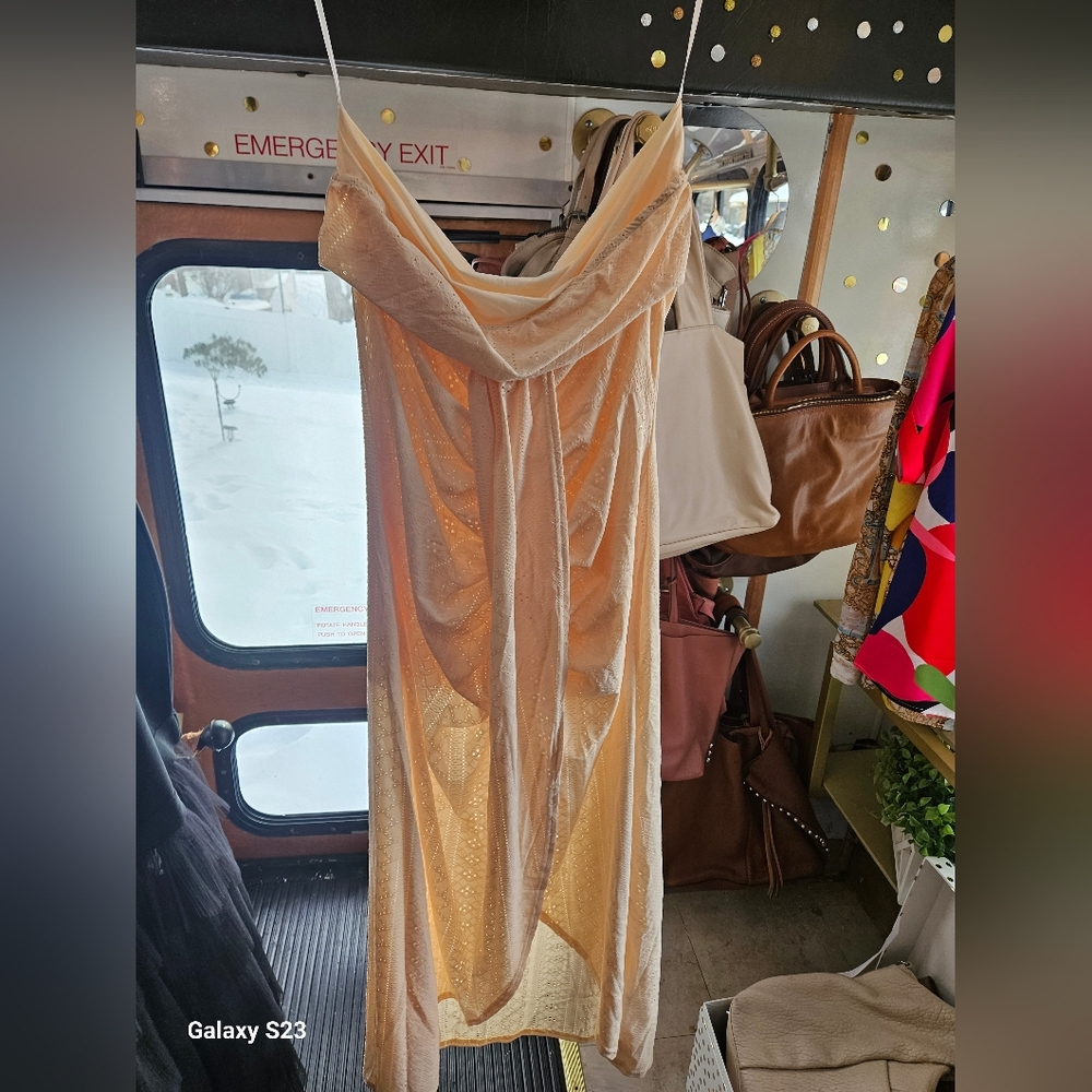 Chic Cream Dress with Elegant Design